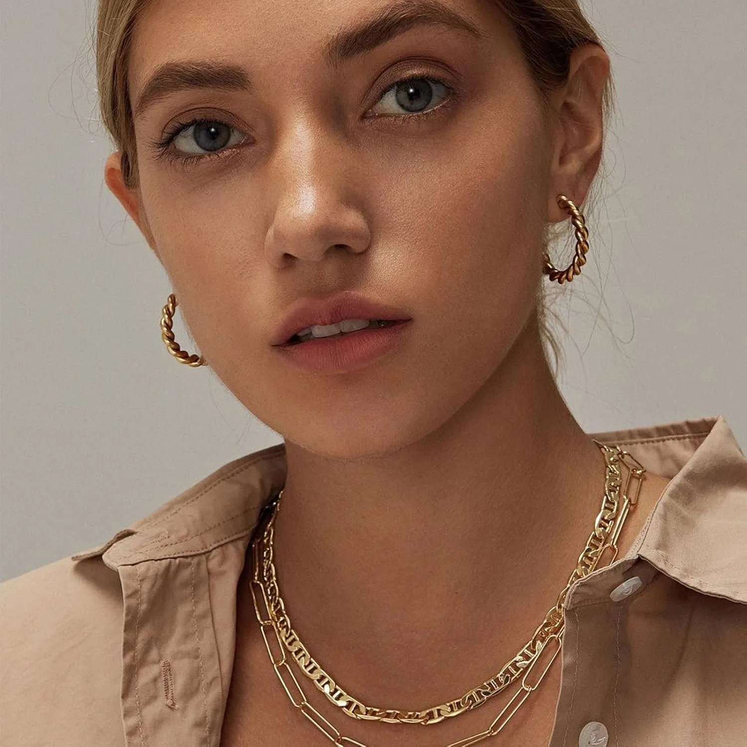 17IF 12 Pairs Gold Hoop Earring Set for Women Chunky Smooth Surface Trendy Small to Big Stud Earring Lightweight Twisted Pearl Ear Pack