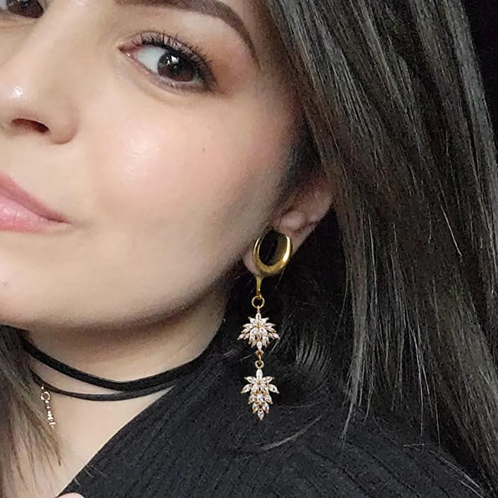 2Pcs Gold Saddle Plugs with Cute Flower Crystals Dangle Gauges for Wedding, Surgical Steel Size 2g - 1 inch Ear Plugs Tunnels Gauges for Ears Stretching Expander Body Jewelry
