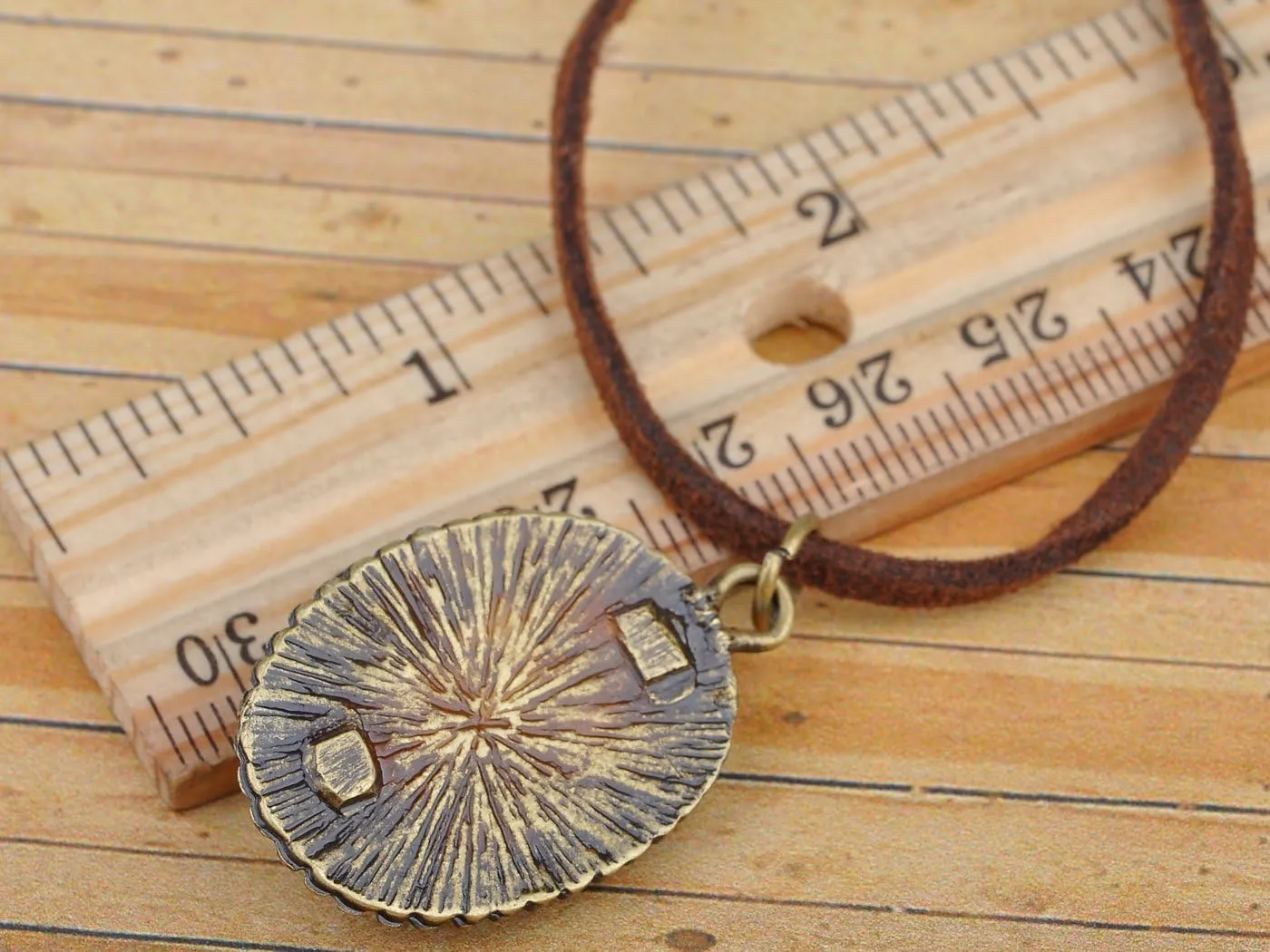 Alilang Antique Golden Tone Vintage Faux Suede Enamel Rose Oval Pendant Necklace