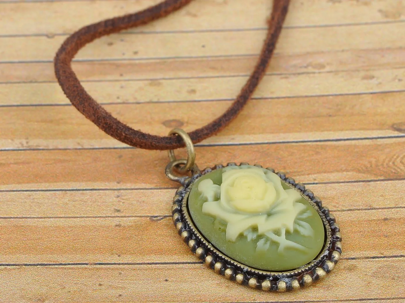 Alilang Antique Golden Tone Vintage Faux Suede Enamel Rose Oval Pendant Necklace