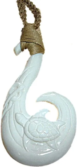 HAWAIIAN HONU SEA TURTLE FISH HOOK BONE CARVED PENDANT/NECKLACE