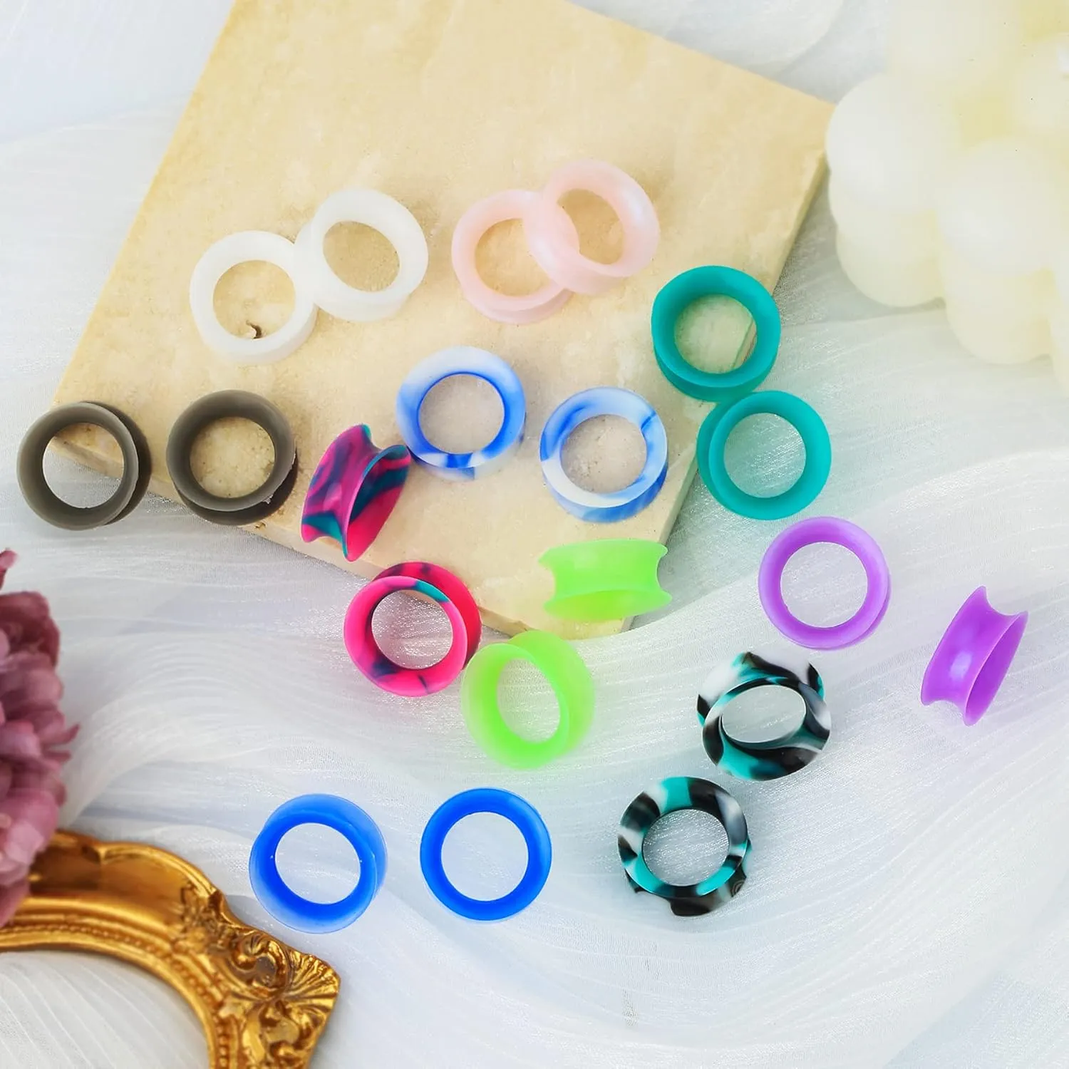 Jewseen 20PCS Soft Silicone Ear Gauges Flesh Tunnels Plugs Stretchers Expander Double Flared Flesh Tunnels Ear Piercing Jewelry