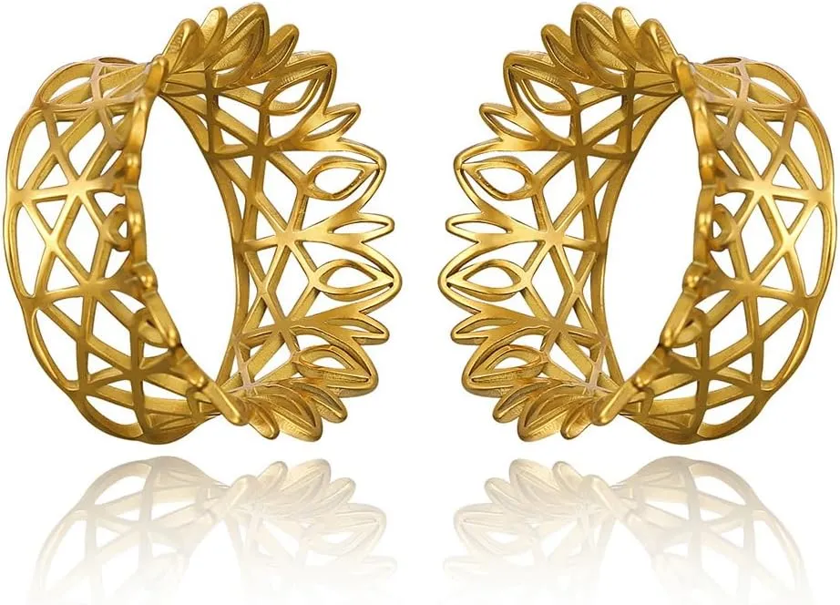 LADEMAYH 2Pcs Hollow Style 1 inch Gauges for Ears, Crown Design Gold 25mm Gauges for Ears, Ventilated Surgical Steel Plugs Tunnels Ear Gauges Earrings Body Jewelry