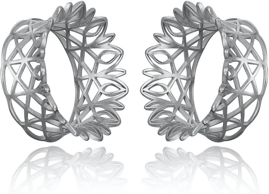 LADEMAYH 2Pcs Hollow Style 3/4 Gauges for Ears, Crown Design Silver 3/4 Ear Gauges for Women, Ventilated Surgical Steel Plugs Tunnels Gauge Earrings Body Jewelry