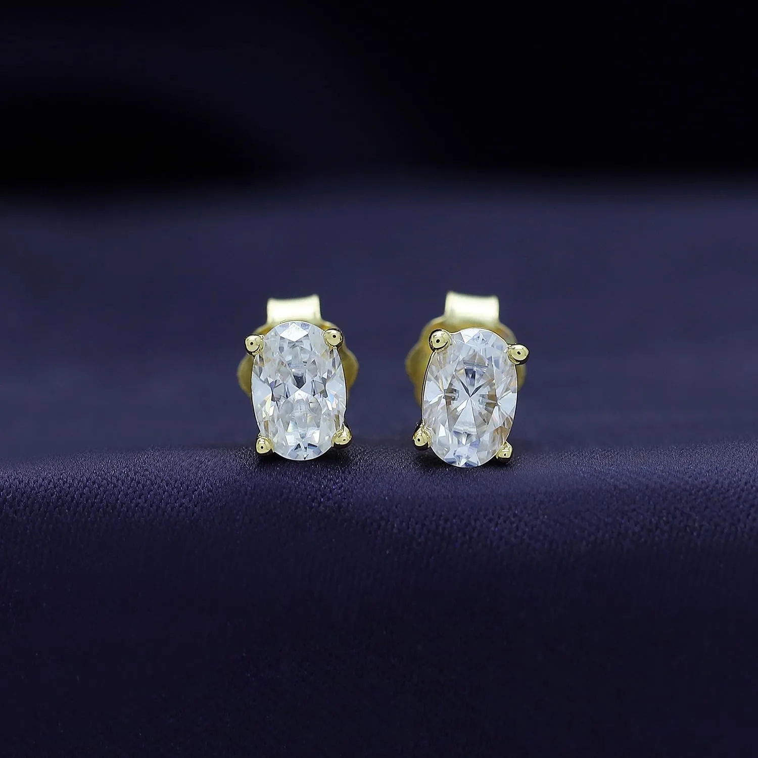 SAVEARTH DIAMONDS 18k Gold Plated Sterling Silver Post Solitaire Stud Earrings | 4X6MM Pear & Oval Moissanite Diamond Stud Earrings for Women | Jewelry Gifts For Her Push Back Earrings